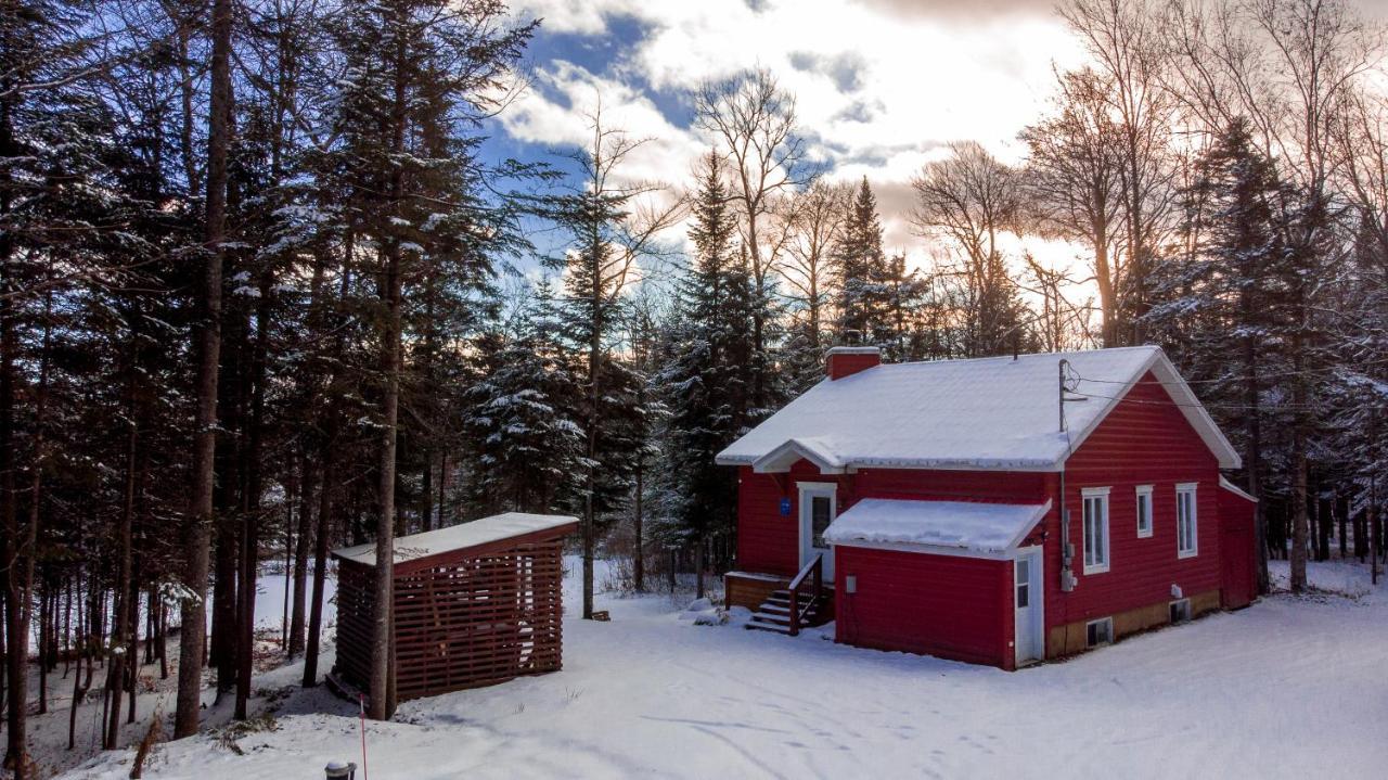 Les Chalets Tourisma - Chalet Dans Les Bois Avec Lac Prive - Le Colibri Saint-Raymond ภายนอก รูปภาพ